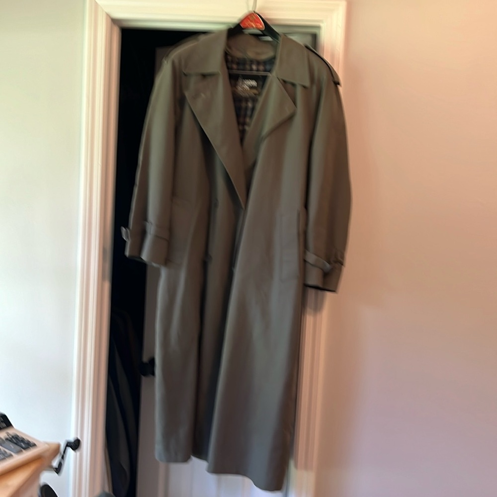 London Fog women’s raincoat with lining. Size 12 reg